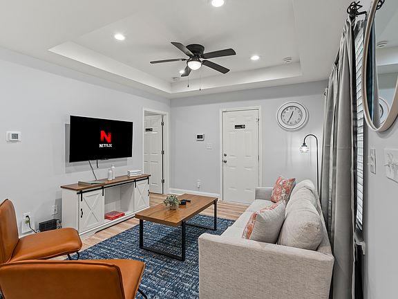 5th image of 1009 W 3rd Ave