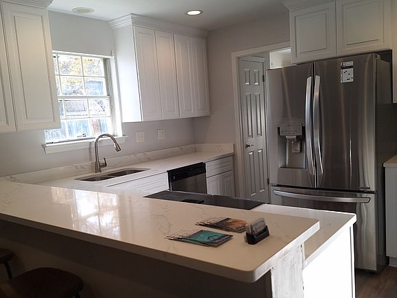 5th image of 989 Aspen Dr