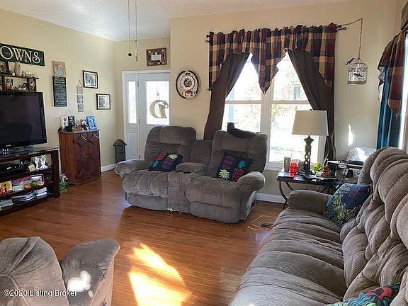 3rd image of 1006 Ten Oaks Dr