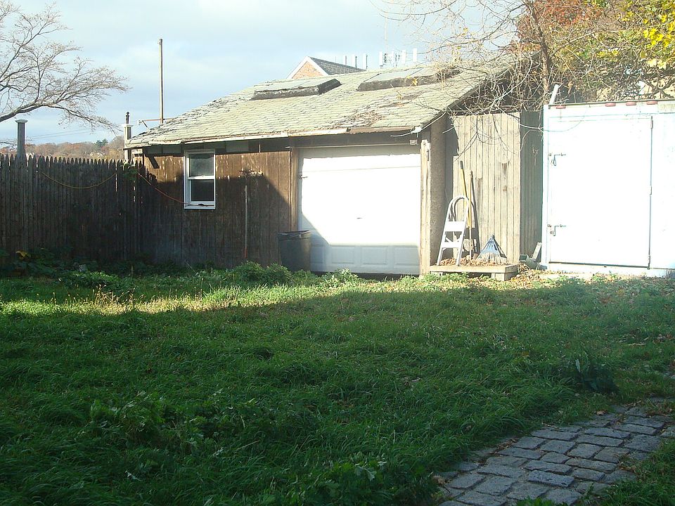 2nd image of 334 Mosel Ave