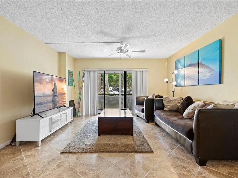 1014 Green Pine Blvd #H1 — Photo 2