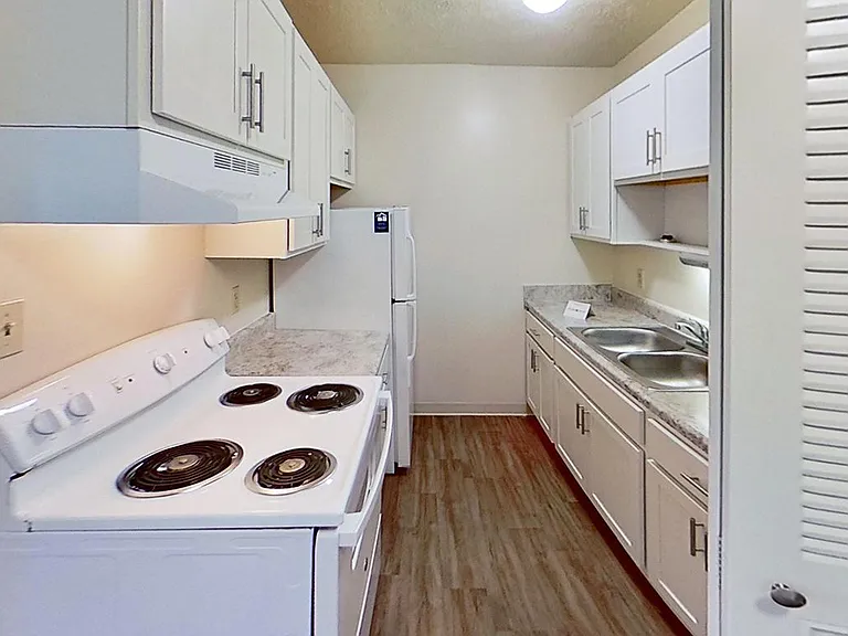 Briarwood Apartments — Photo 2