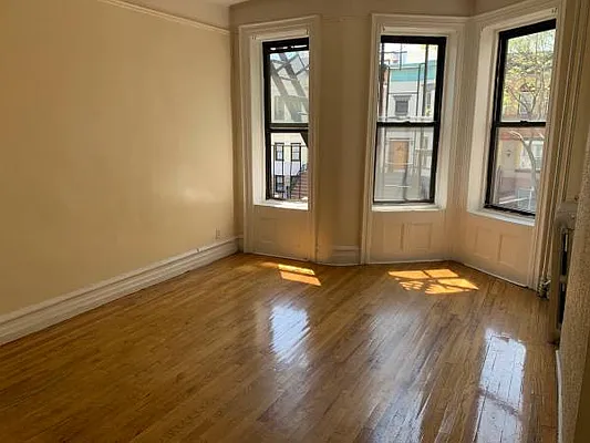 Rented by Premier Metro Realty Corp | media 39