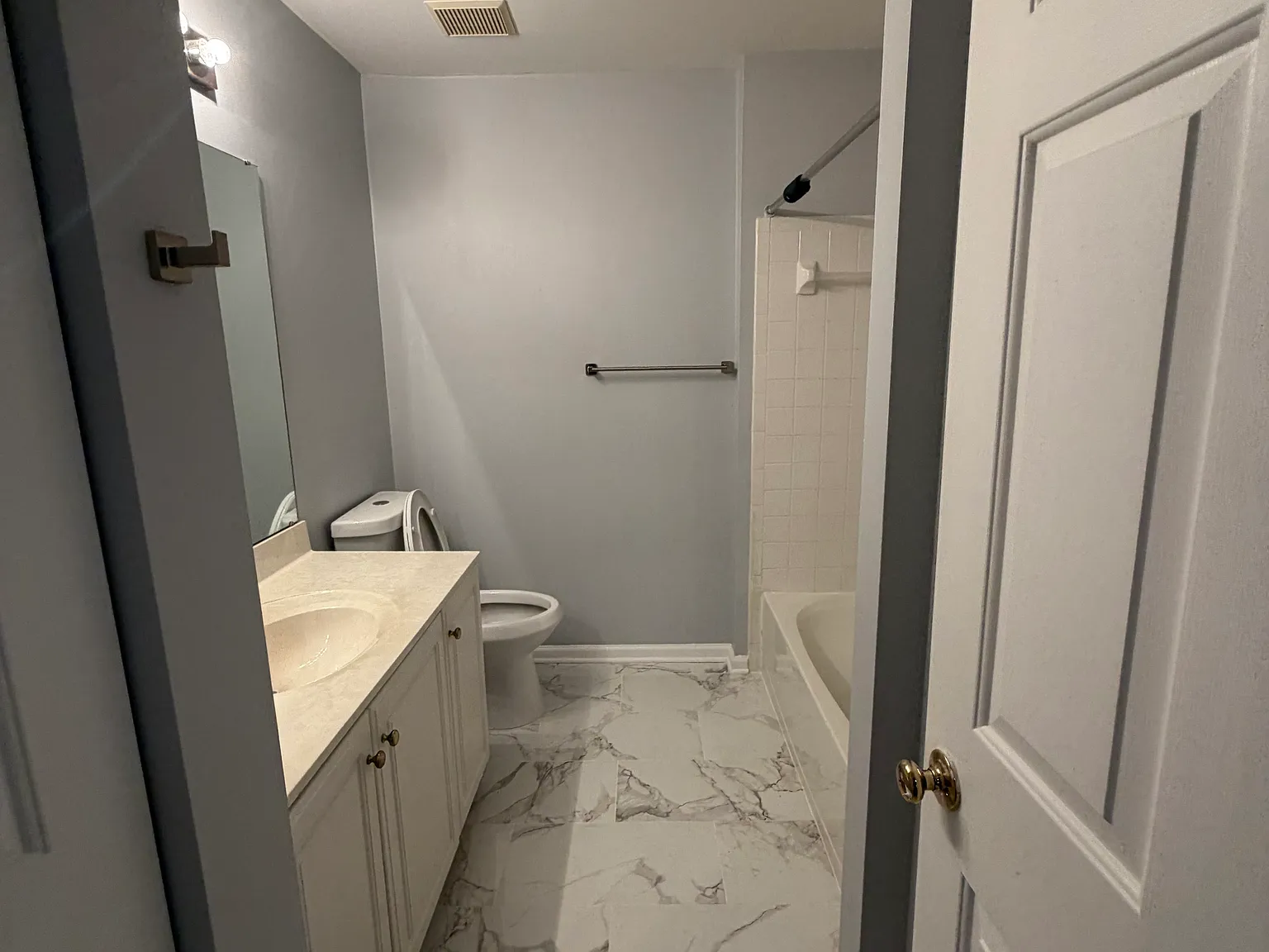 3 bed, 2.5 bath, 1750 sqft, $3,000 — Photo 2
