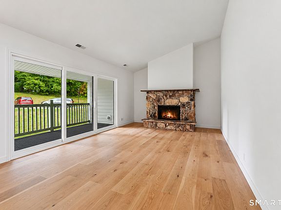 2nd image of 8 Stebbins Close #8