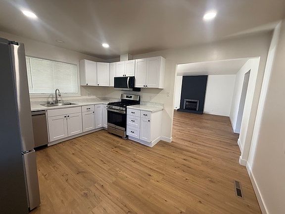 4th image of 3568 Palomar Way