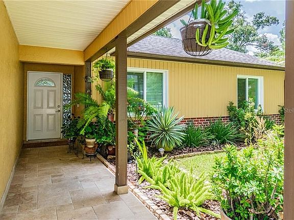 4th image of 33 Harbor Lake Cir