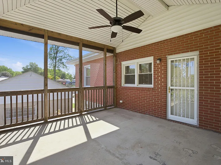 2301 Bayside Dr — Photo 33