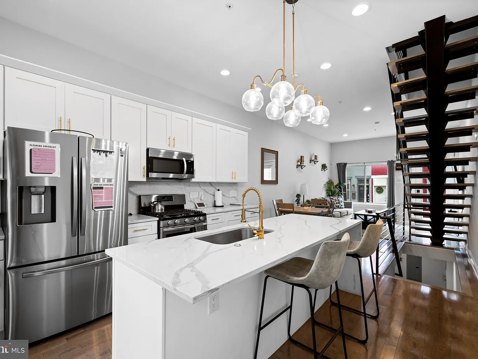 3 bed, 2.5 bath, 1434 sqft, $3,000 — Photo 2
