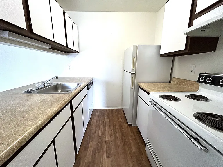Windsor Place Apartments — Photo 45