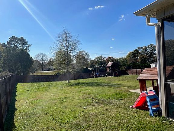 Privacy Fence .84 ac lot