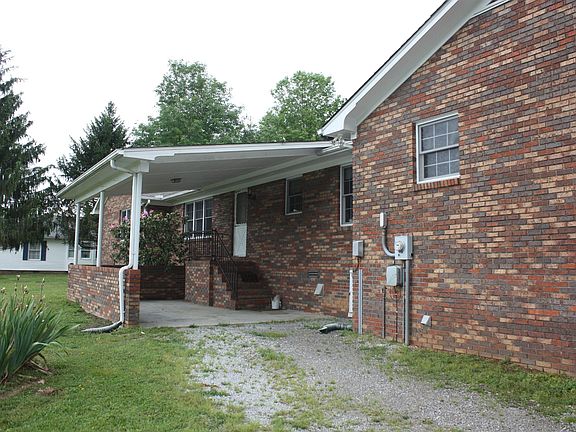 3rd image of 574 Cooper Dr