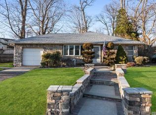 7 Rider Ave, Malverne, NY 11565