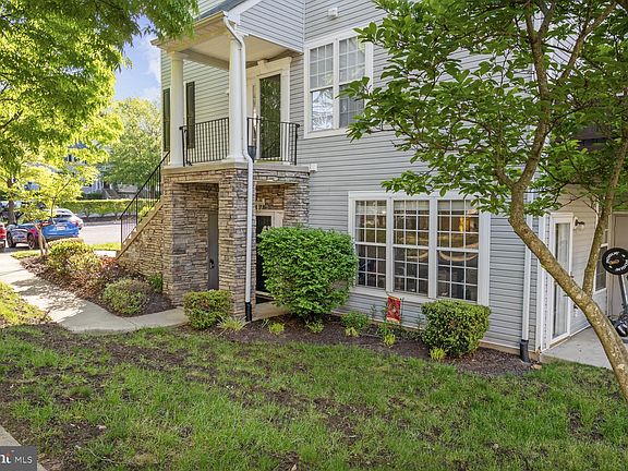 3rd image of 2703 Oak Leaf Ct