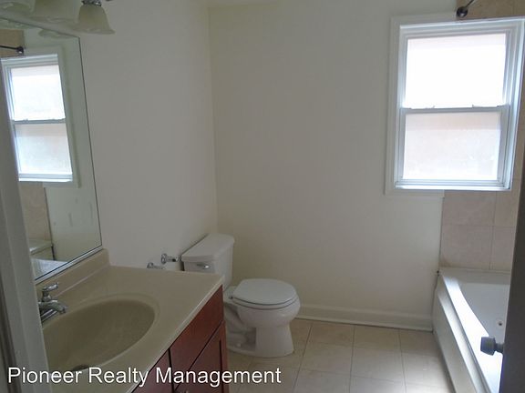 5th image of 6437 N Damen Ave APT 2E