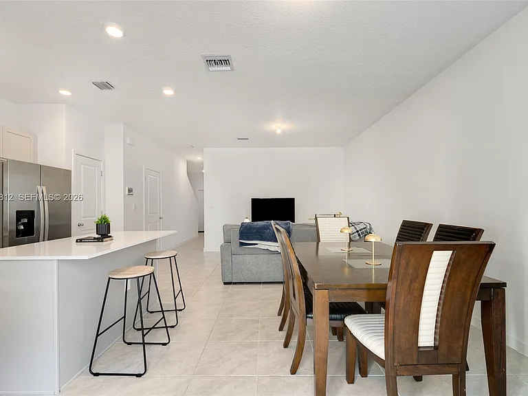 834 SW 11th Ter #834 — Photo 6