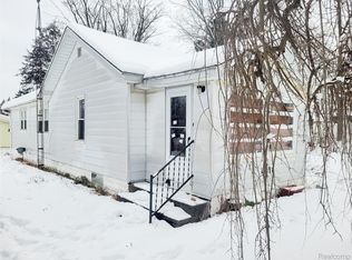 1031 E Pine Ave, Mount Morris, MI 48458