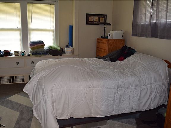 4th image of 172 5th St NE