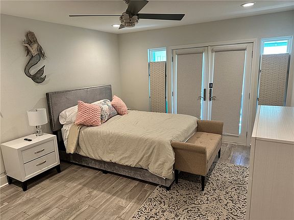 5th image of 611 Lauderdale Dr #611