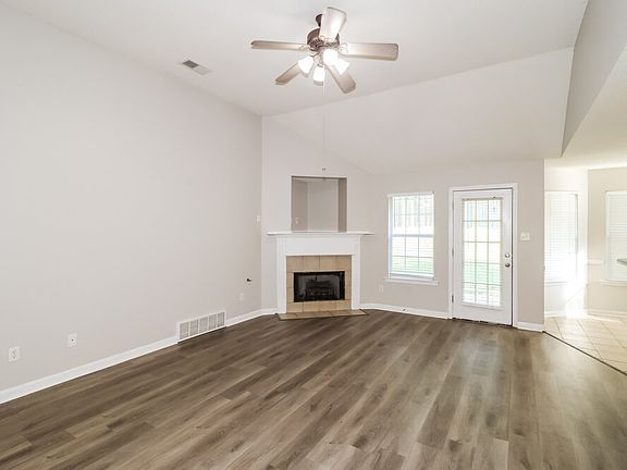 5th image of 305 Village Dr