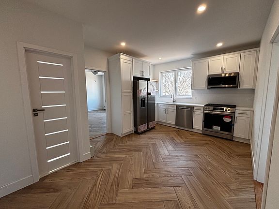 2nd image of 695-697 Elm St #3
