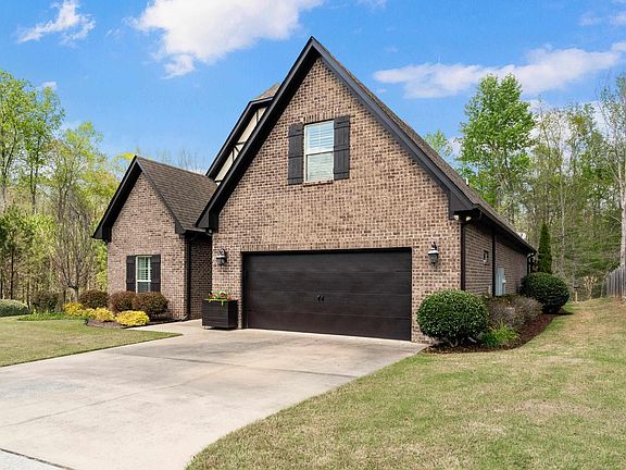 3rd image of 300 Dunrobin Cir