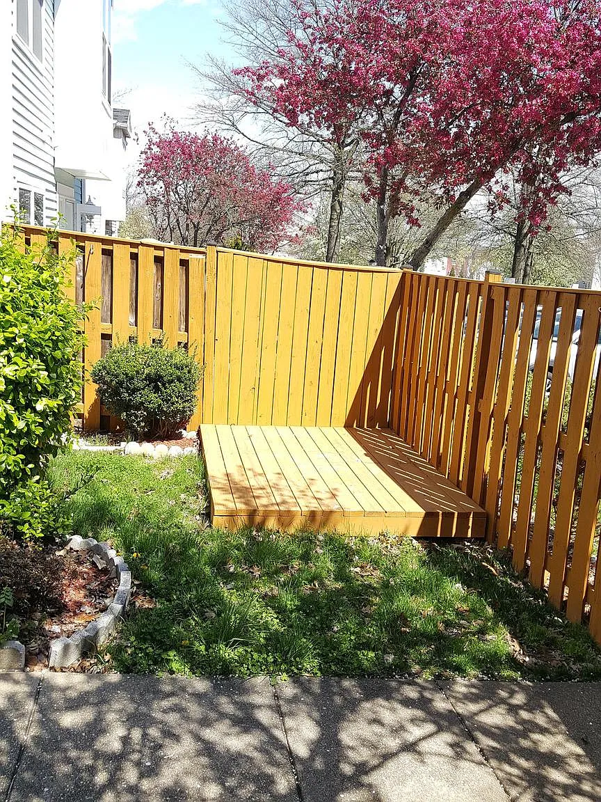 3 bed, 1.5 bath, 972 sqft, $2,300 — Photo 2