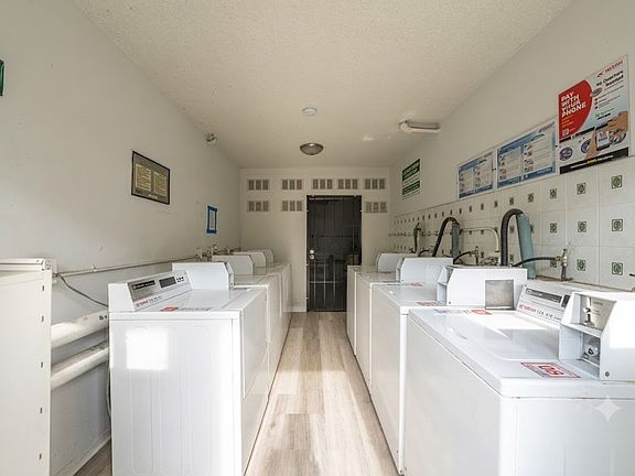 4th image of 13637 Cordary Ave #16