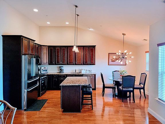 4th image of 207 Halley Dr #104