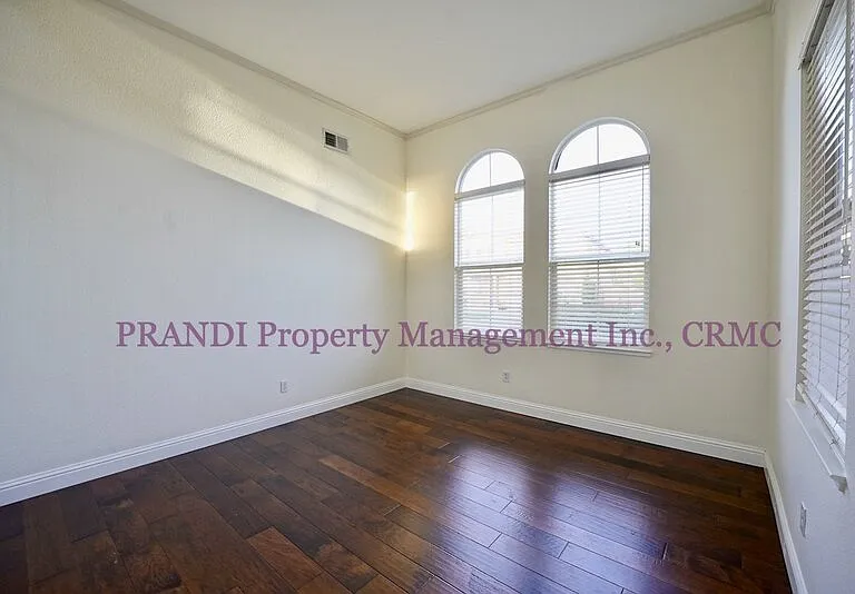 14 Pizarro Ave — Photo 12