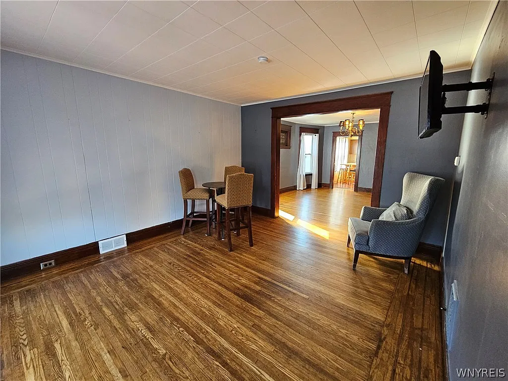 3 bed, 1.0 bath, 1159 sqft, $1,250 — Photo 4