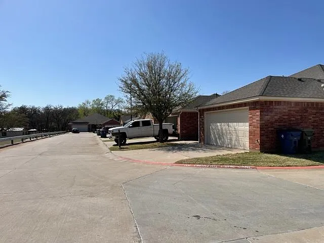 Chisholm Oaks — Photo 10