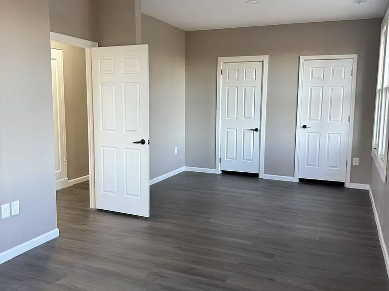 747 Clinton Springs Ave — Photo 10