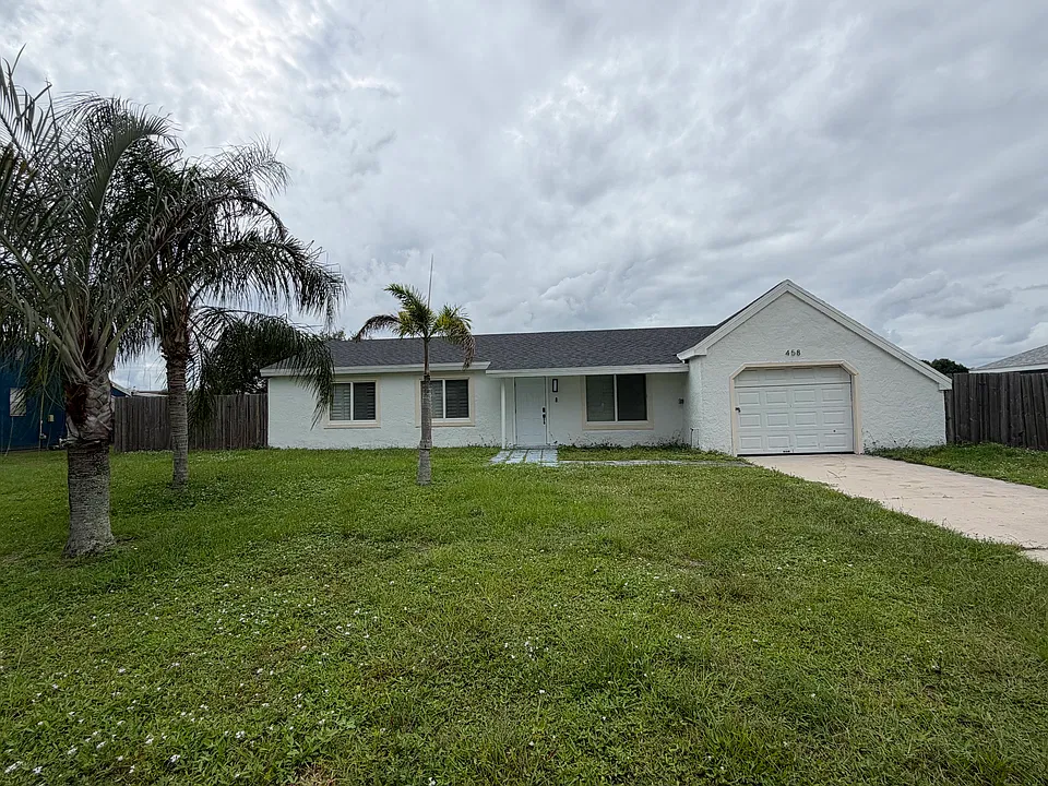 458 SW Bridgeport Dr