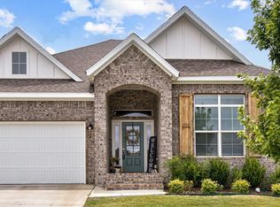 2551 S Angels Rd, Fayetteville, AR 72701