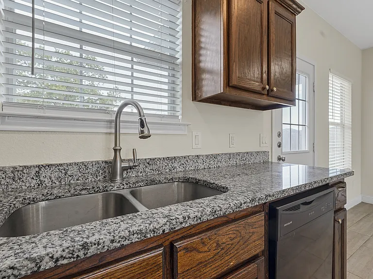2103 Oliver St — Photo 3