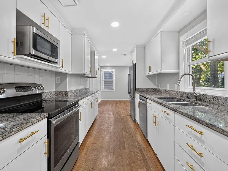 7318 Rosewood St — Photo 20