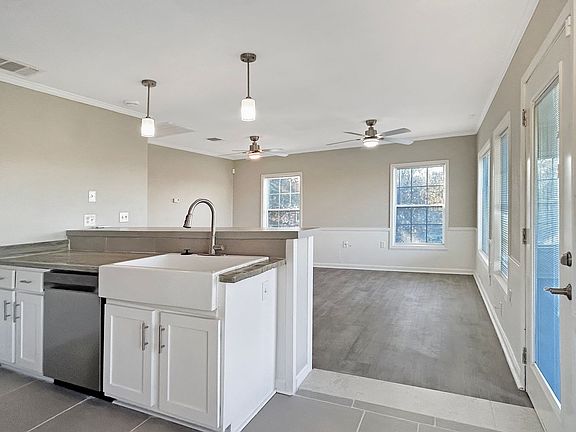 2nd image of 721 Ramblewood Dr Unit A