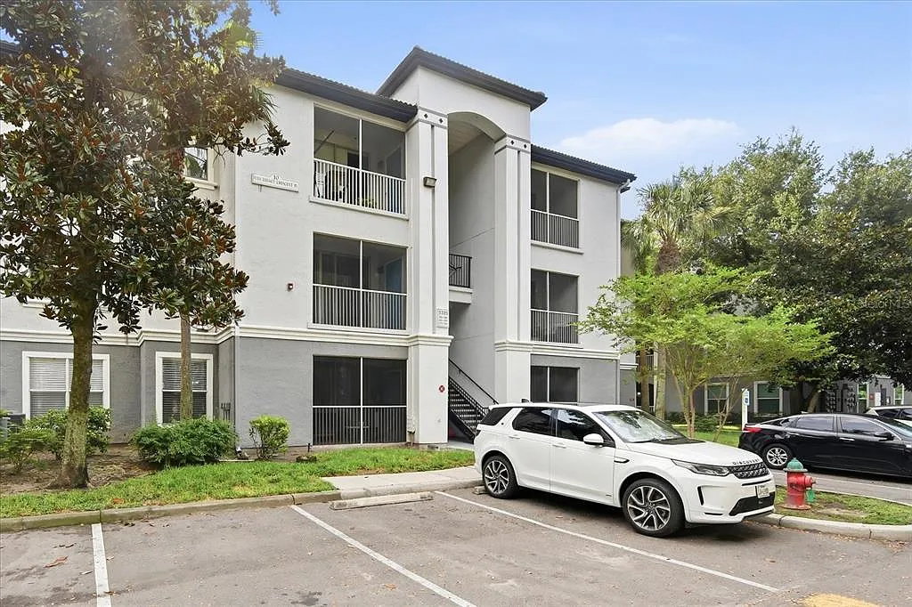 2 bed, 1.0 bath, 927 sqft, $1,750 — Photo 1