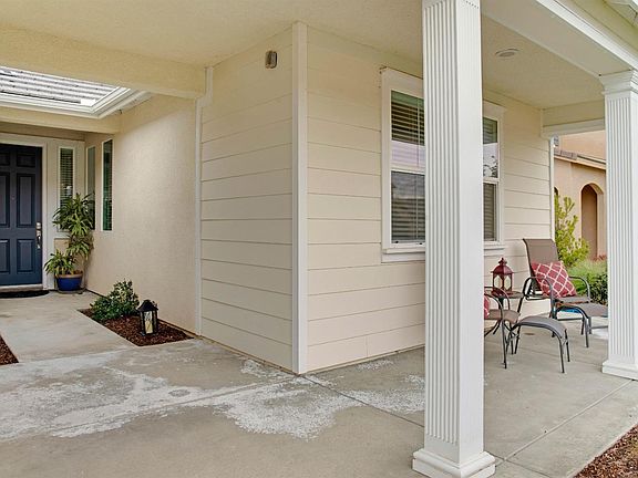 3rd image of 407 White Alder Dr