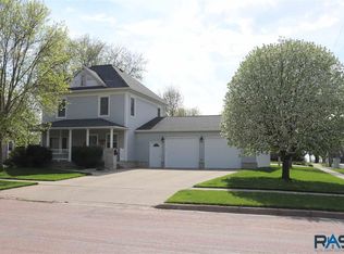 913 N Josephine Ave, Madison, SD 57042