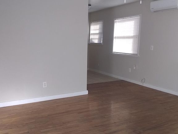 3rd image of 253 1/2 E 15th St