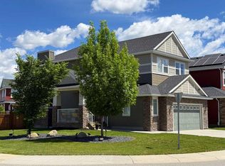 100 W Kinniburgh Gdns, Chestermere, AB T1X 0R8