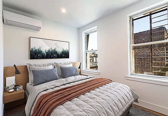 3rd image of 121 Norfolk St #3