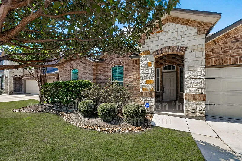 4 bed, 2.0 bath, 2500 sqft, $2,495 — Photo 3