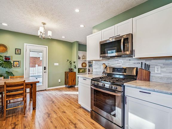 2nd image of 922 Lilley Ave