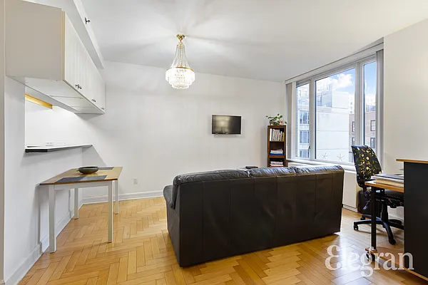 Sold by (Legacy) Elegran | media 2