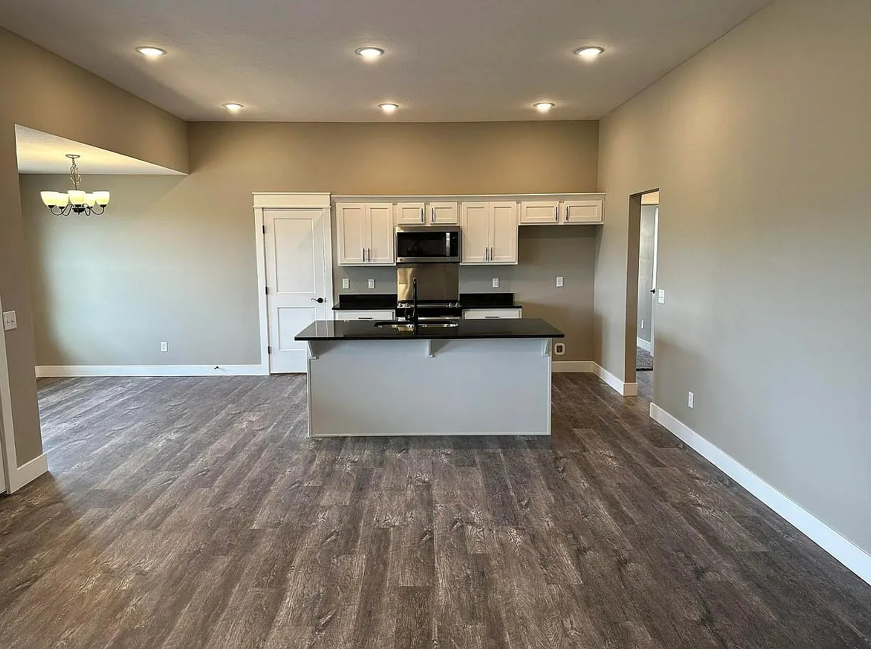 3 bed, 1465 sqft, $2,000 — Photo 4