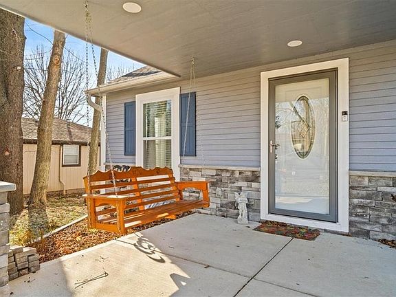 2nd image of 303 S Jackson St