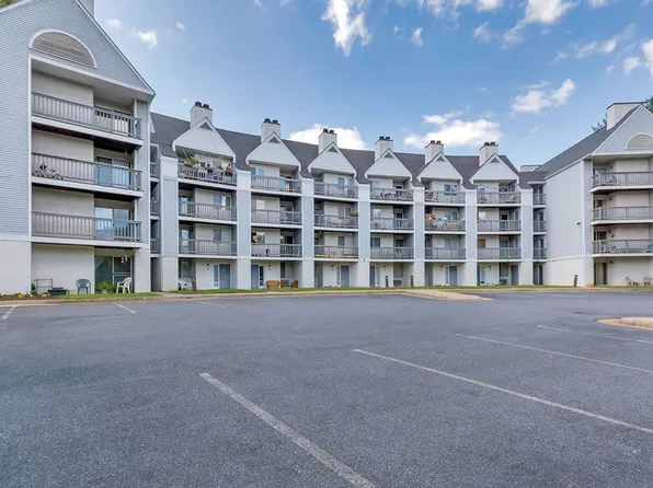 1243 Cedars Ct APT B8, Charlottesville, VA 22903